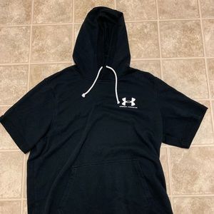 Short sleeved Under Armour hoodie